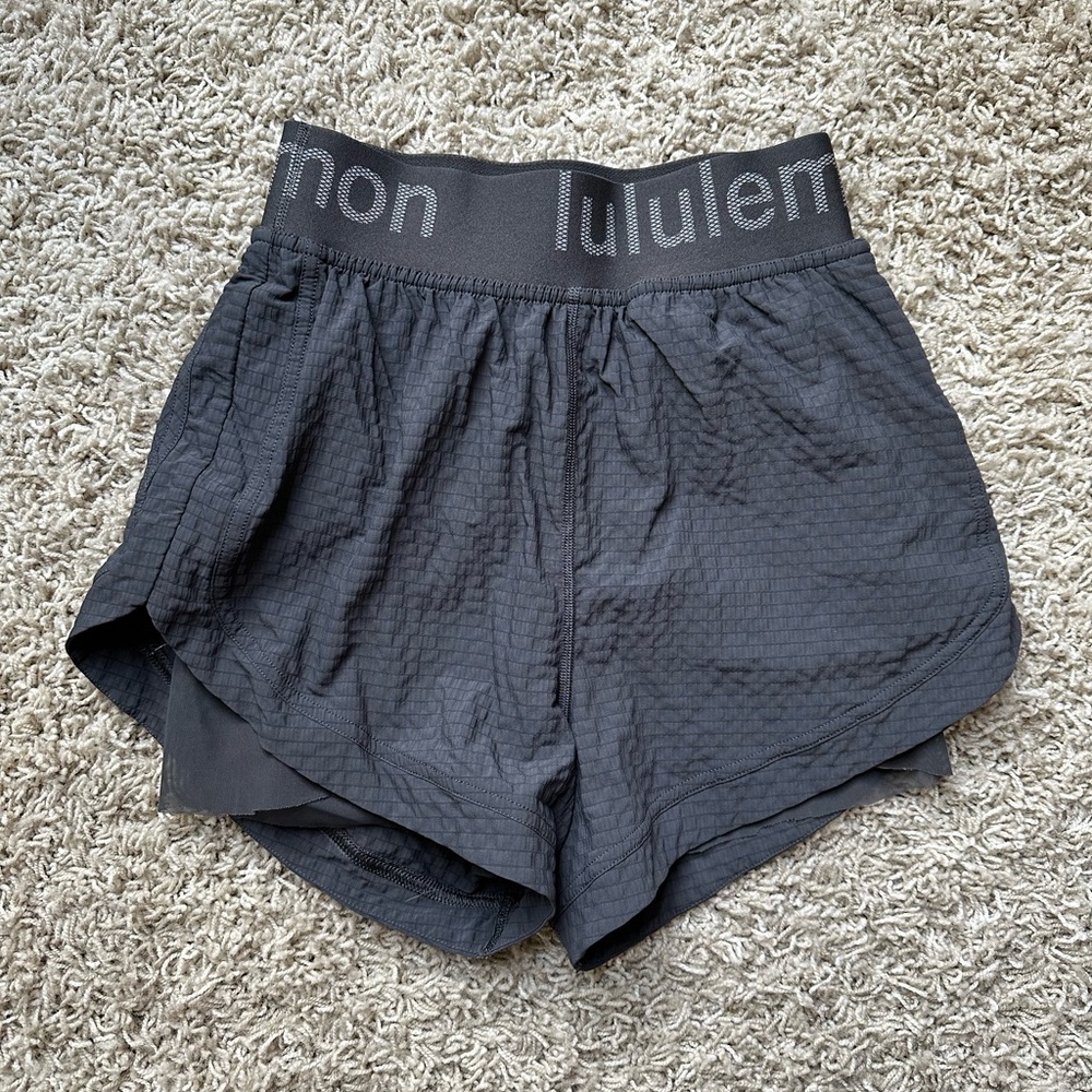 Lululemon waistband logo HR shorts